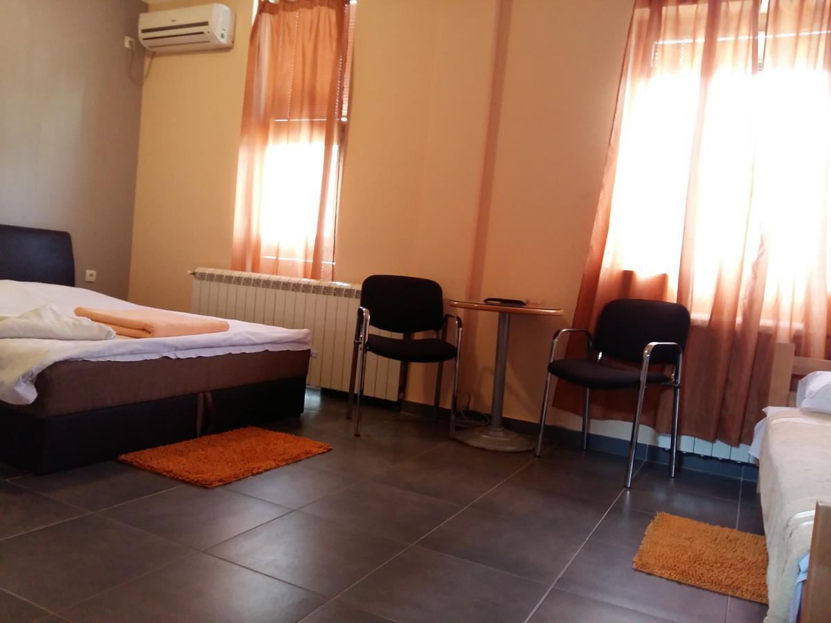 Hotel Bela Ruza à Belgrade Extérieur photo